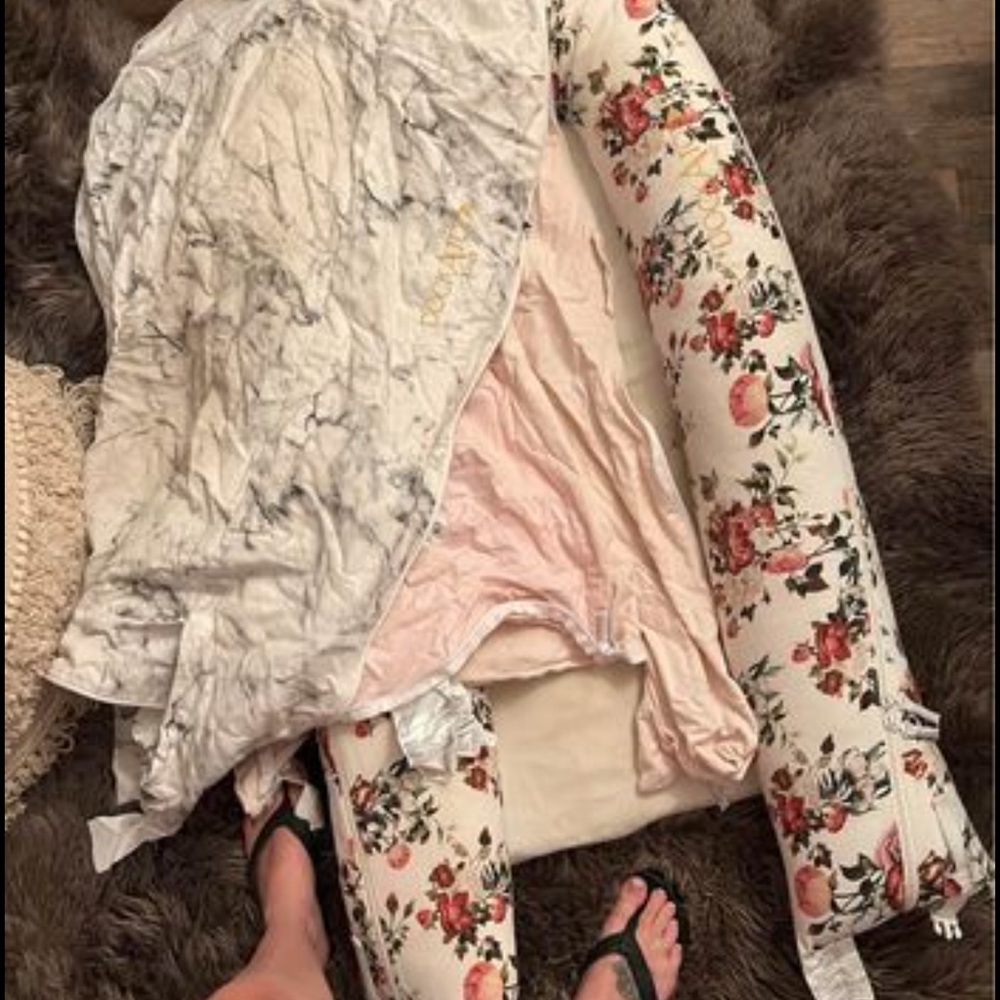 Doc-a-tot grand with original plastic cover carry bag and 3 covers.